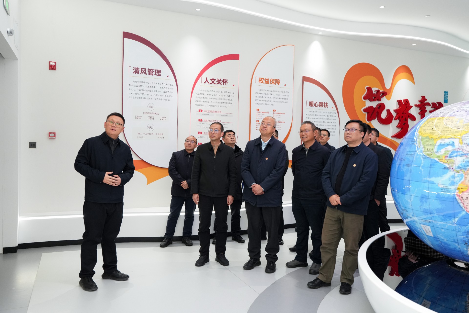 ​集团与滇西应用技术大学交流座谈