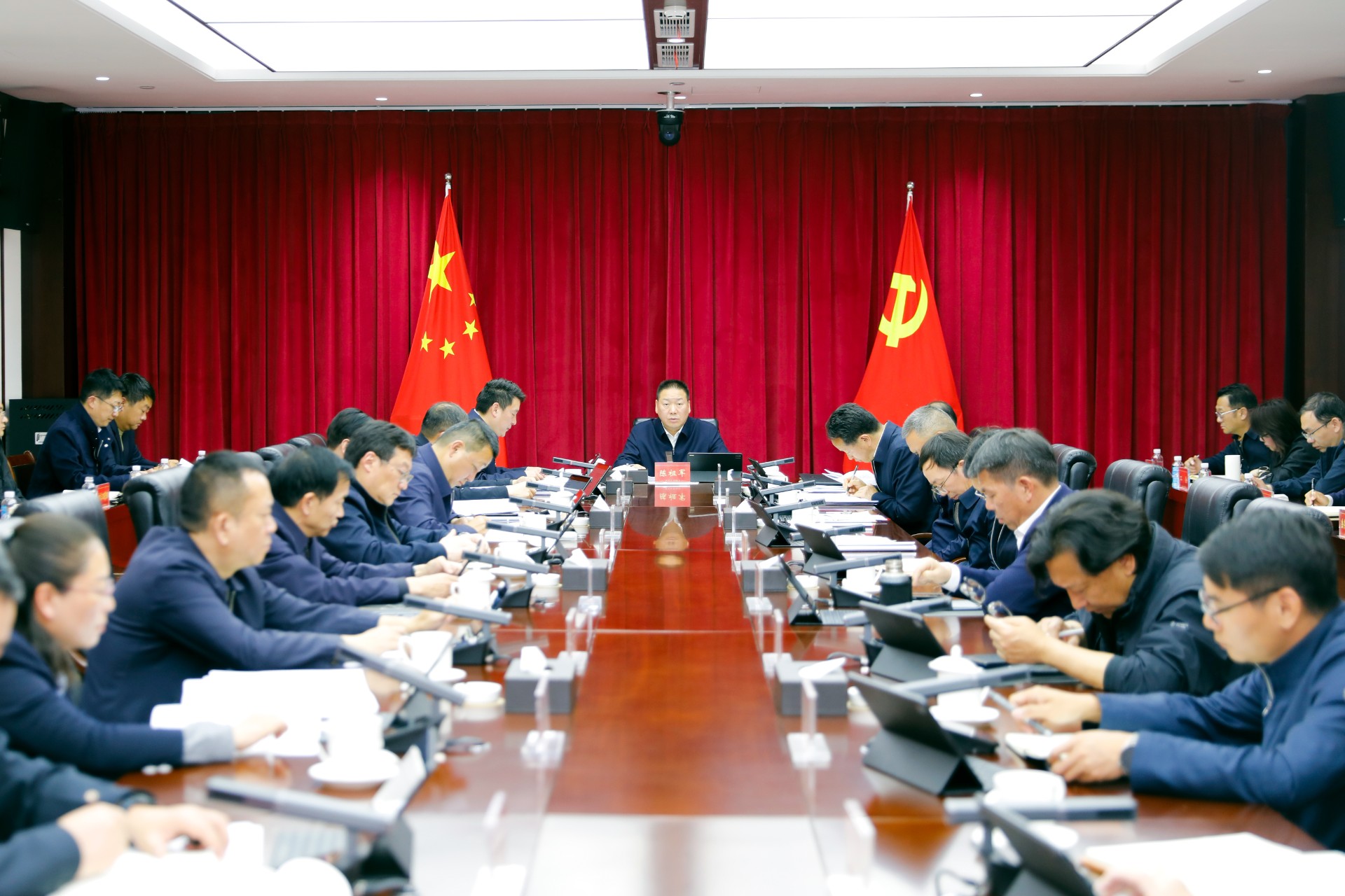 集团党委理论学习中心组举行集中学习会议 认真学习领会习近平总书记关于树立和践行正确政绩观的重要论述