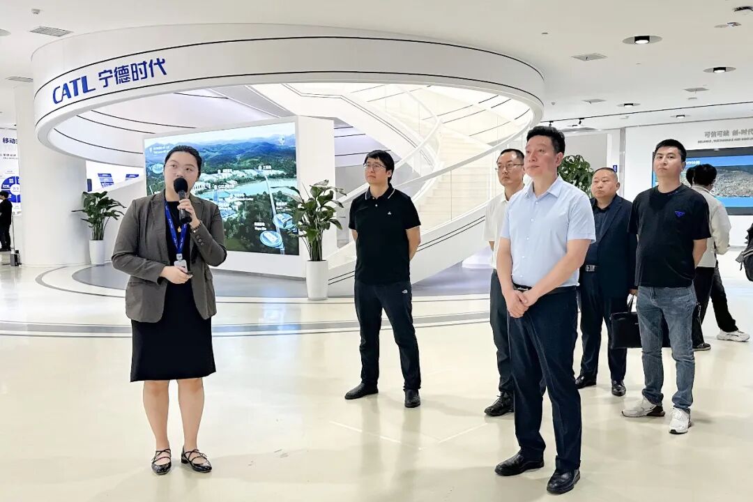 集团赴宁德时代考察交流 共商绿色能源与城市更新合作