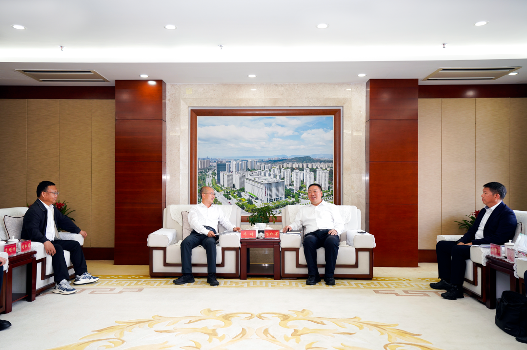 集团与昭通市举行工作会谈