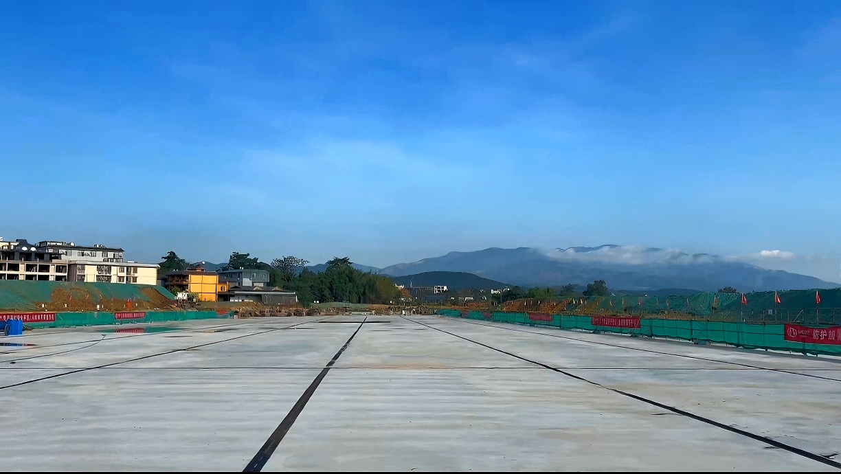 2.四公司西双版纳机场南卧河改道工程箱涵主体结构合龙.jpg