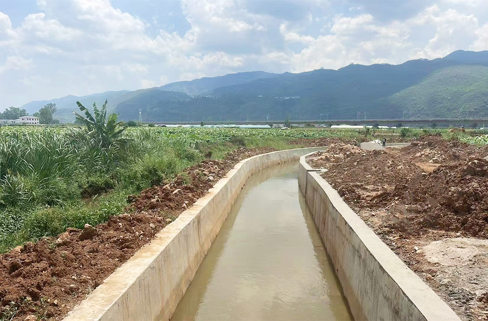 弥泸灌区弥勒灌片扁地龙排灌沟渠改造工程通水