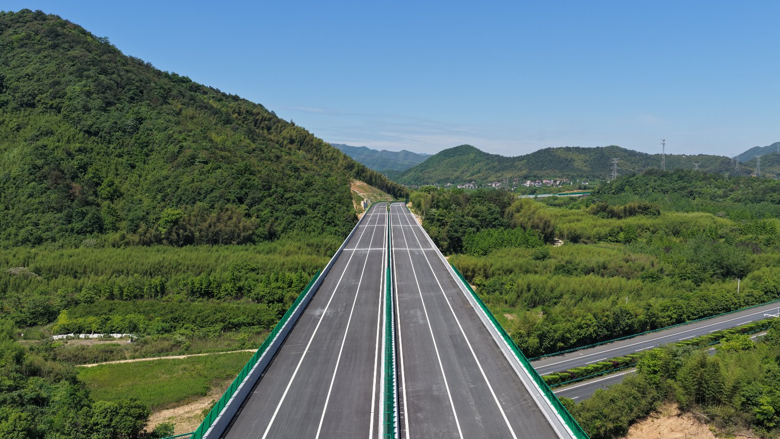 宁国S465一级公路跨高速桥项目通车运行