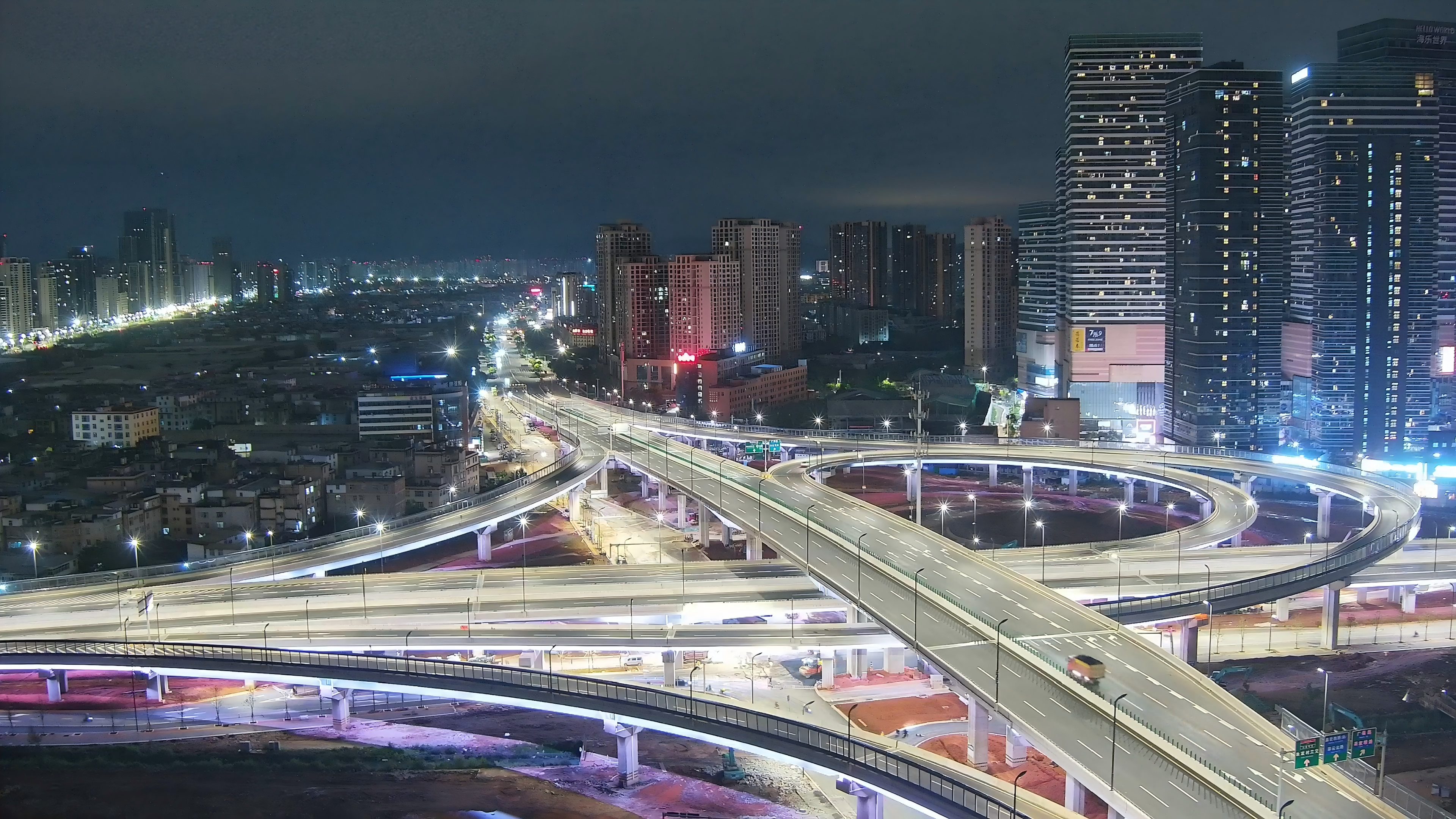 【配图1】安二司昆明市三环闭合工程东三环A段照明工程顺利通电.jpg