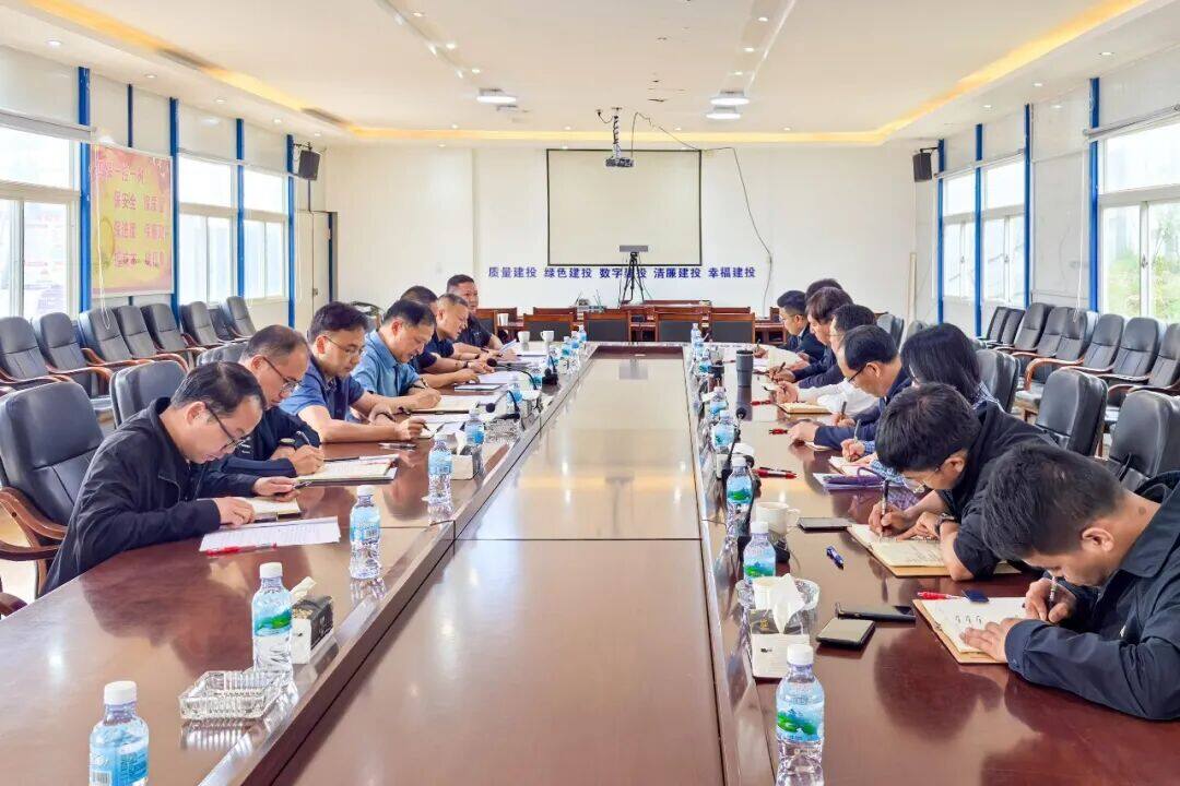 集团与兰坪县举行工作会谈
