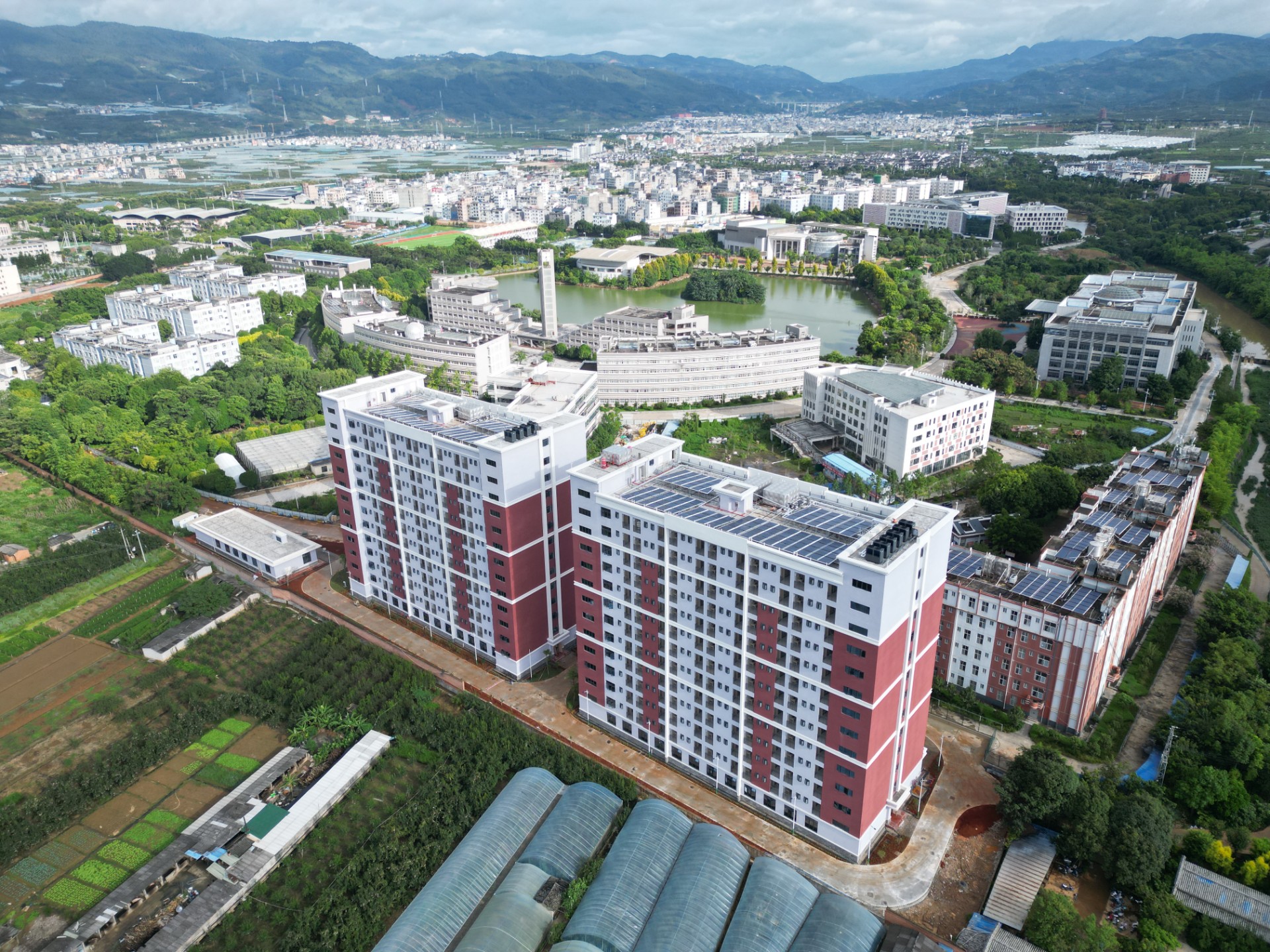 红河学院11号、12号学生宿舍建设项目通过竣工验收