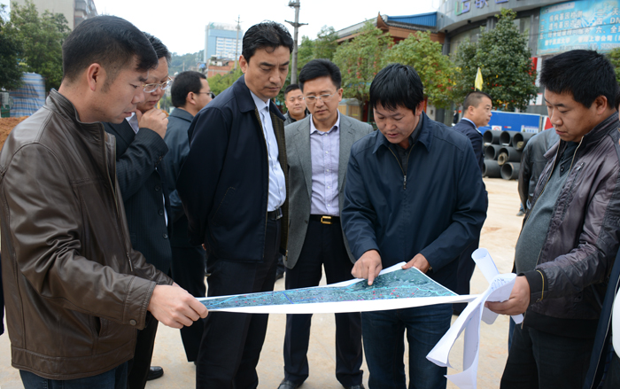 曲靖市长董保同专题调研集团“五纵五横”项目