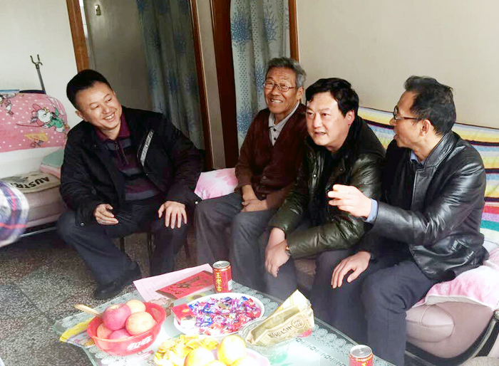 李斌、谢昀言看望慰问物流公司困难职工