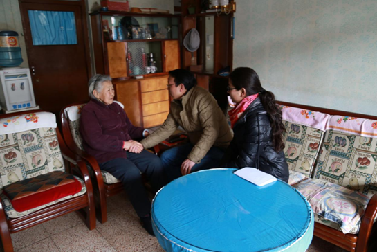 六公司走访慰问离休干部