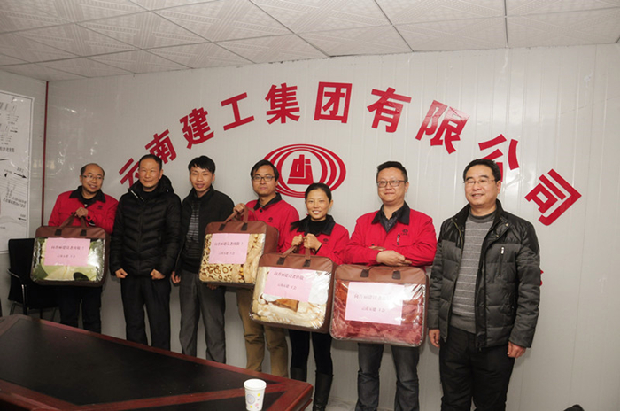 五公司慰问香丽高速项目部职工
