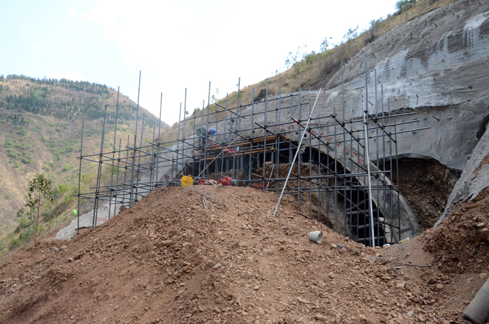 十四冶项目管理公司功东高速公路全面展开施工