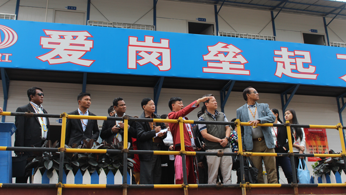 缅甸记者代表团到建工四公司云报传媒广场建设项目采访