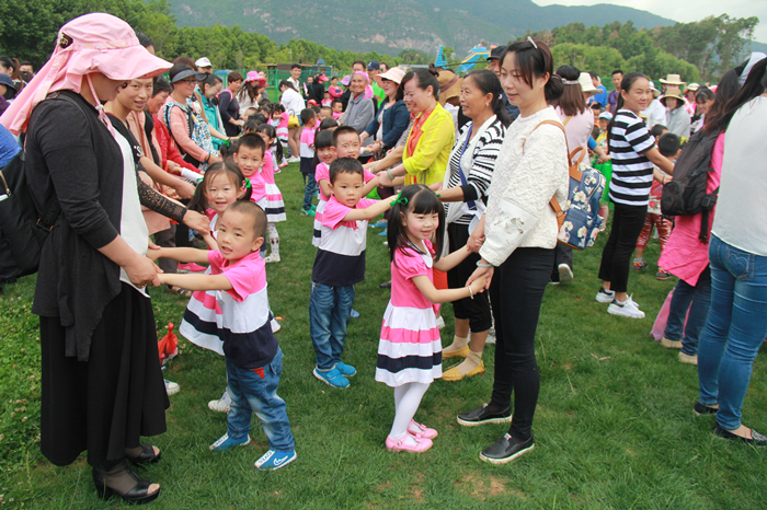 建工五公司幼儿园举办“六一”亲子活动