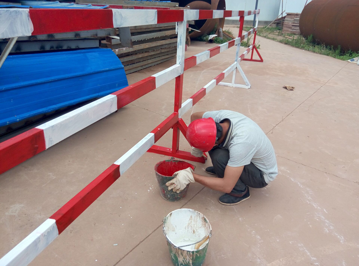 建工总承包公司东南绕项目C标三工段改良出可拆卸安全防护栏杆