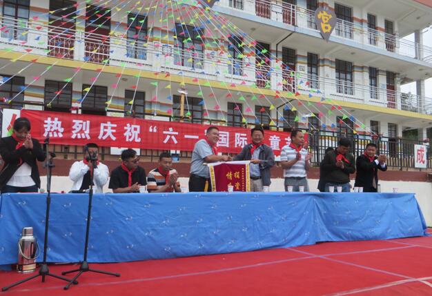 建工水利水电公司“六一”节向大理片区5所小学献爱心