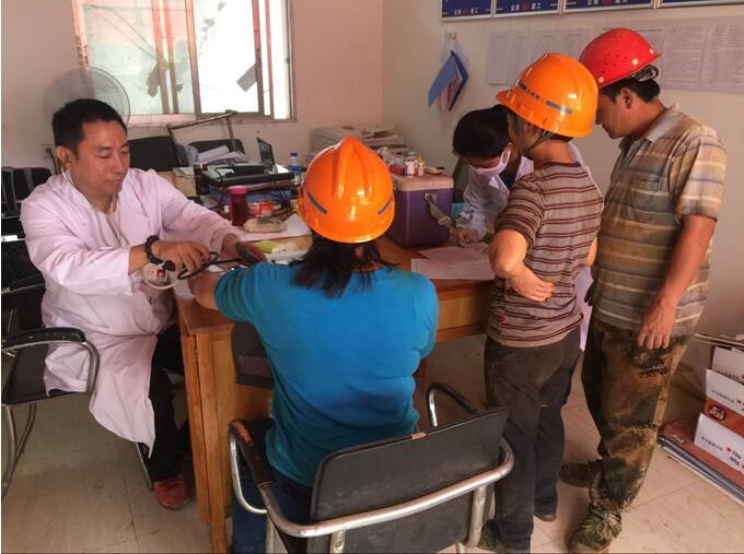 建工二公司职工医院深入项目一线开展医疗服务