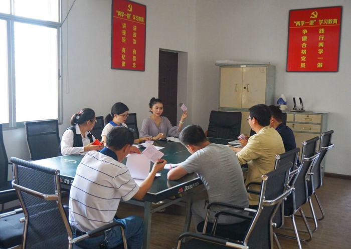 三公司第八直管部开展庆“七一”党员手抄入党誓词活动  