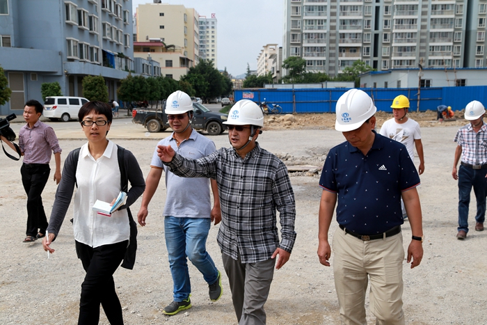 十四冶国际工程公司为宜良清远小学义务修路