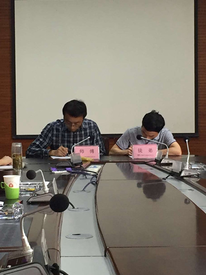 安装股份公司6名青年“拜师学艺”