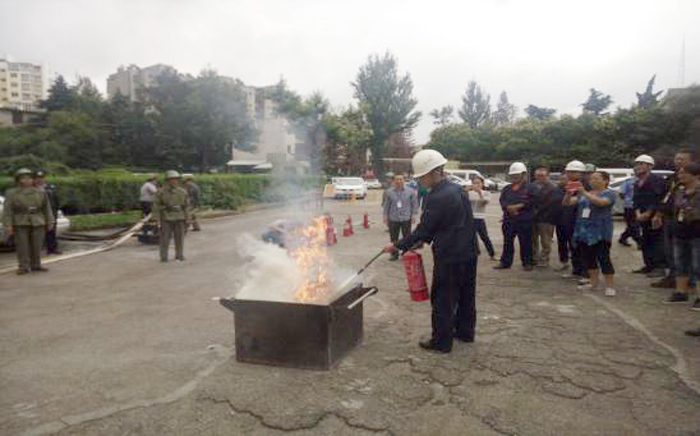 安二司参加昆建路社区消防演练