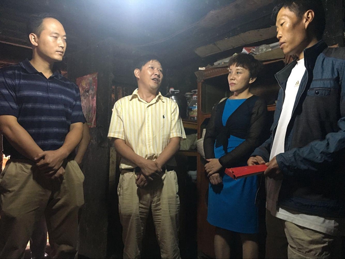 省房（集团）和顺地产在元江开展"献爱心,送温暖"活动