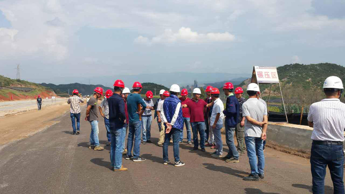 泸弥高速项目组织开展路基观摩交流会