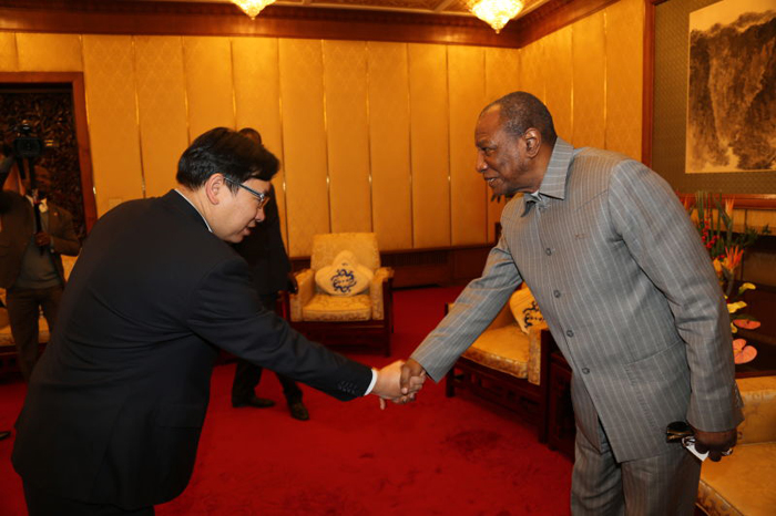 几内亚共和国总统阿尔法·孔戴在京会见刘国强一行