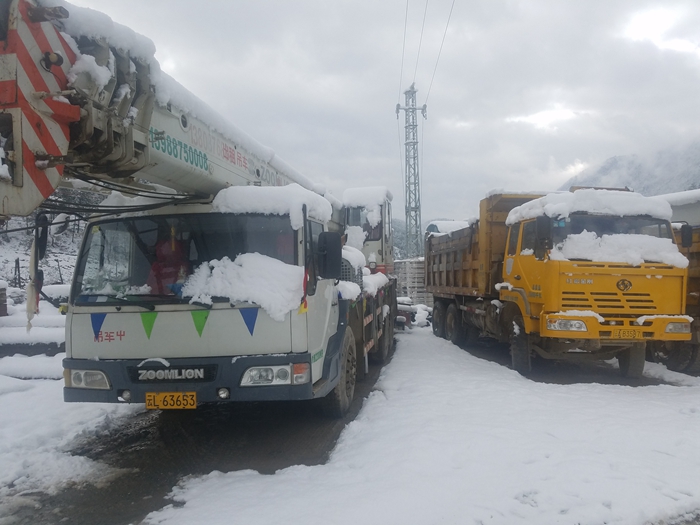 经得起考验的高原铁军 ——坚守在风雪中的香丽高速建设者