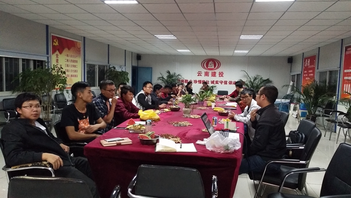 三公司第一项目部团支部组织青年交流座谈会