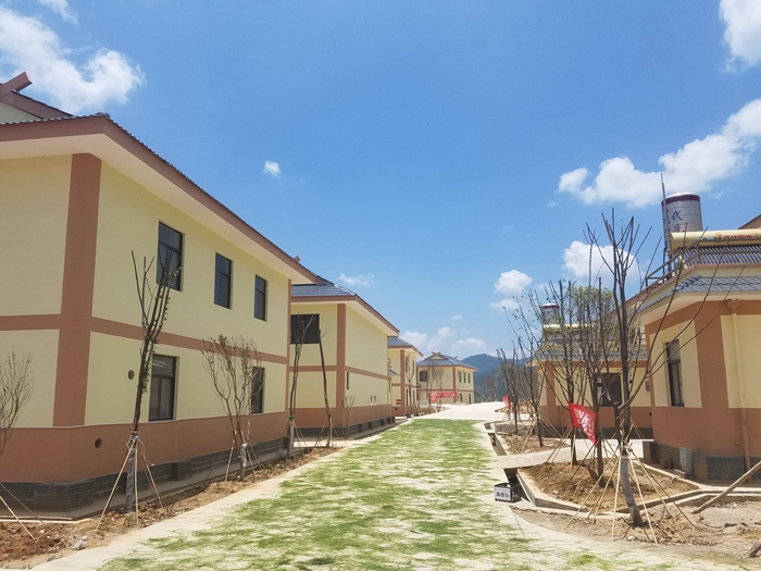 钢构公司为布朗族建民居，60户村民迎来乔迁之喜
