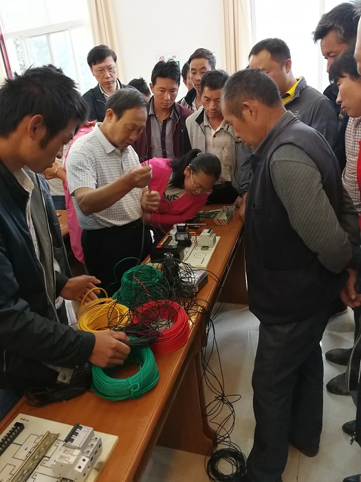 培训中心到得禄乡开展精准扶贫系列活动