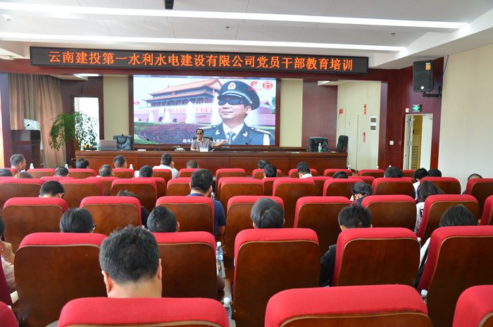 战斗英雄史光柱到第一水利水电公司讲党课