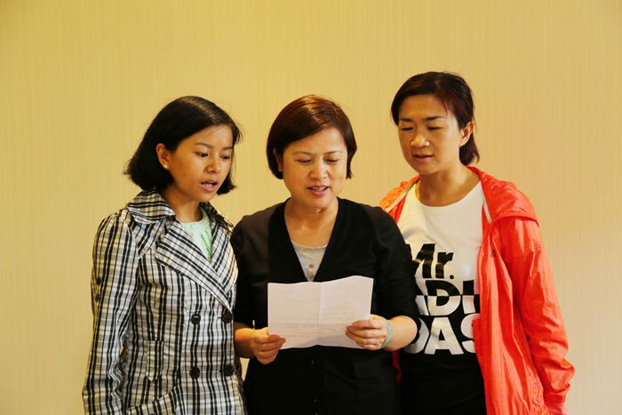 胜天国际房地产公司女职工诵读经典美文迎中秋 