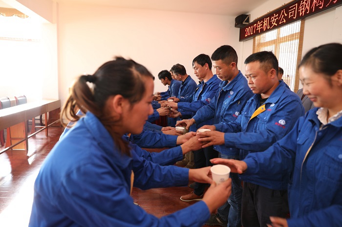 机安公司钢构分公司“拜师学艺”活动仪式启动