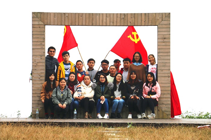 总承包公司路桥分公司在蒙屏高速开展贯彻十九大精神系列活动