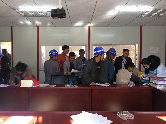 交建公司香丽项目部将“医院”搬到施工一线  为600名工人撑起“保护伞”