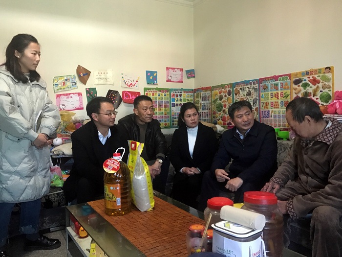 云南省双拥办走访慰问二公司自卫还击战老兵