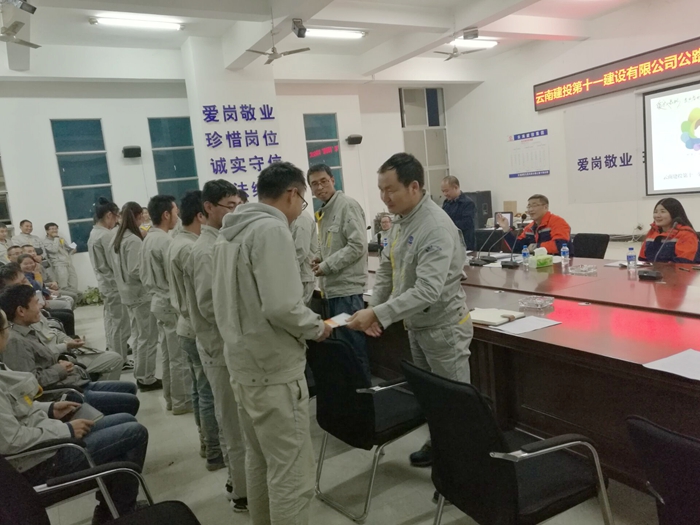十一公司举行“师带徒”拜师仪式