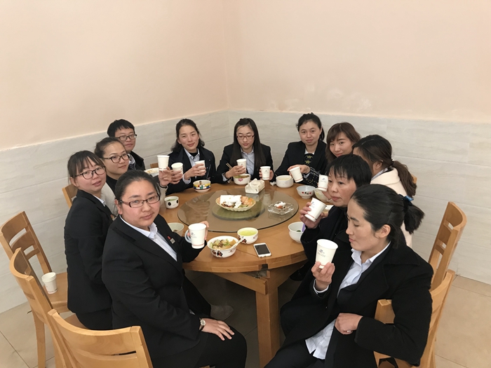 三公司安装分公司为部门人员熬制预防流感中药汤剂