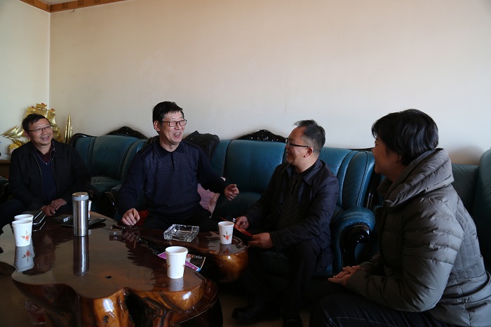 翁斌走访慰问集团老领导、老党员和困难职工