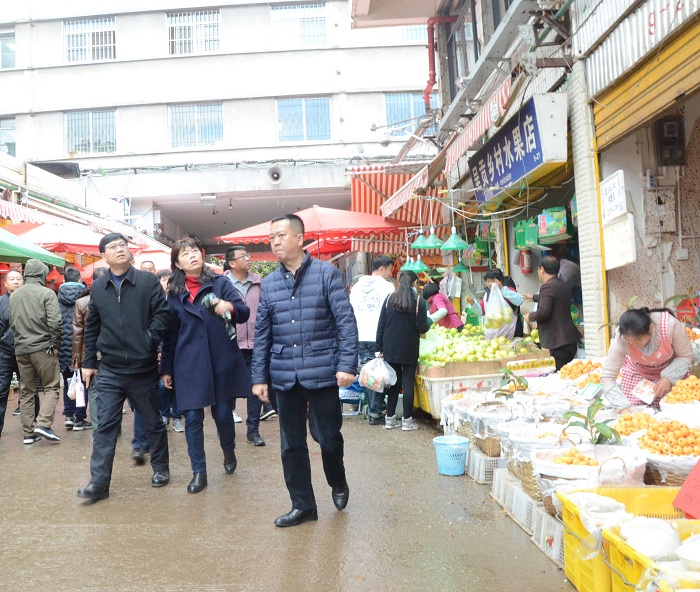 李家龙到三公司大观篆新农贸市场开展节前消防安全检查