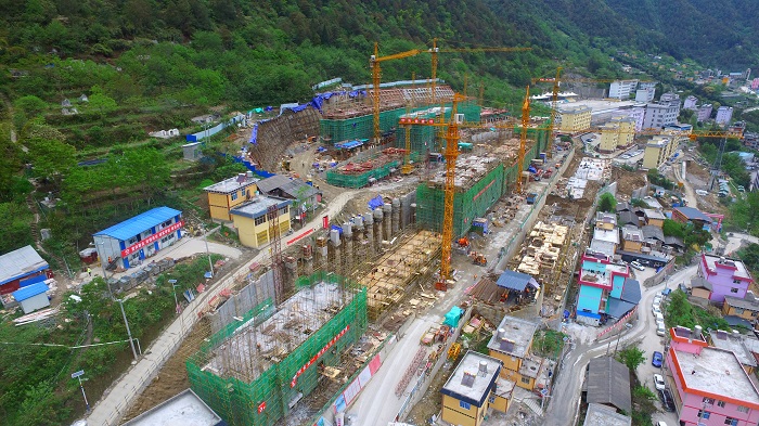 贡山县城镇化集中安置幸福新区建设项目首栋封顶