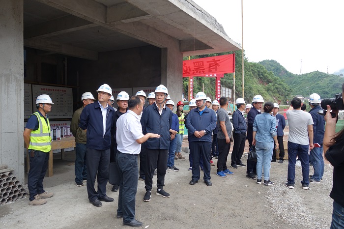 昭通市委书记杨亚林高度肯定五公司彝良洛旺易地扶贫搬迁项目
