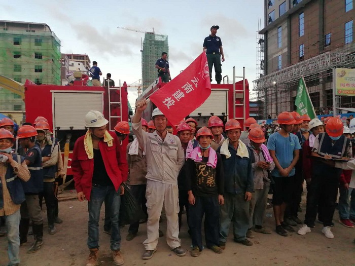 钢构公司柬埔寨昊利项目部积极参与西港在建大楼坍塌救援
