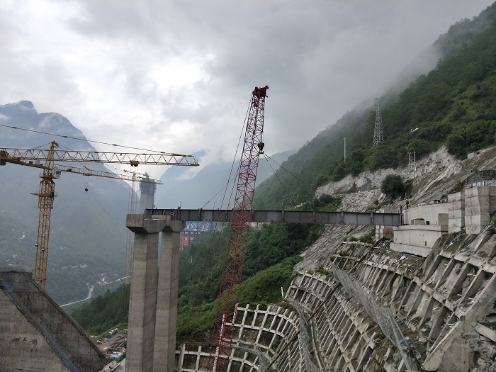 香丽高速虎跳峡金沙江特大桥引桥启动上部结构施工