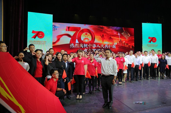 胜天国际房地产公司举办《我和我的祖国》合唱活动