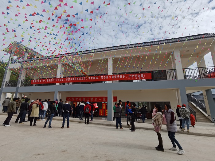 兰坪易地扶贫搬迁项目上村箐搬迁户喜迁新居
