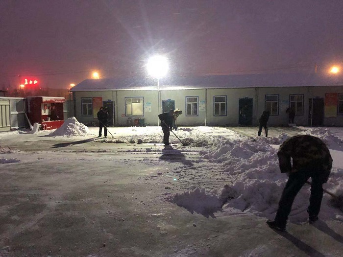 四公司长白山机场扩建项目扫雪除冰
