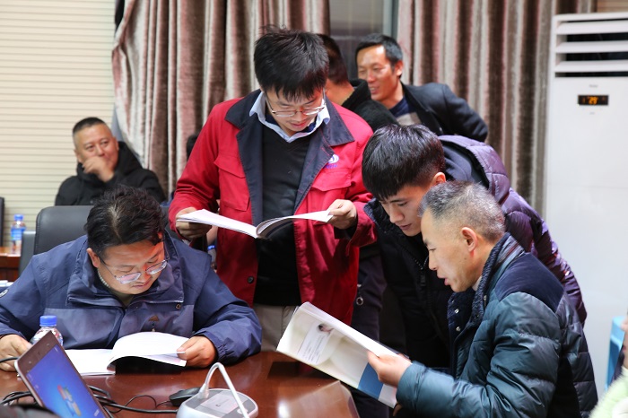 路桥部香丽高速项目部邀专家为职工解读体检报告