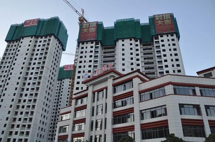 临沧市临翔区棚改安置房建设项目（一期）首栋高层封顶